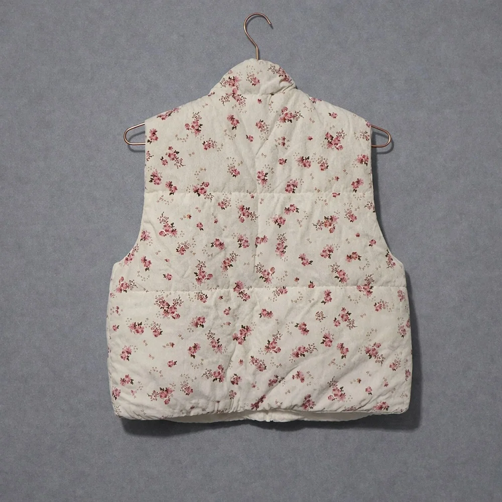 Floral Puffer Vest 🌸🤍 NWT. - Picture 2 of 3
